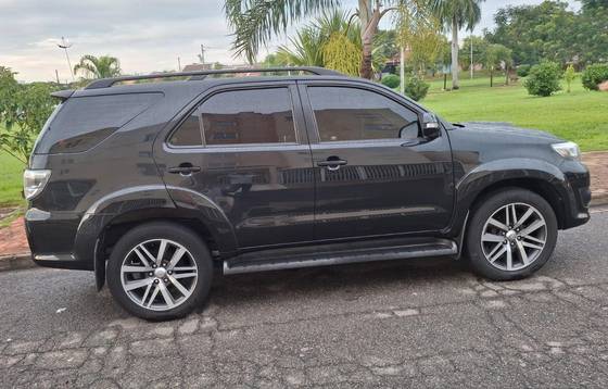 TOYOTA HILUX SW4 3.0 SRV 4X4 16V TURBO INTERCOOLER DIESEL 4P AUTOMÁTICO